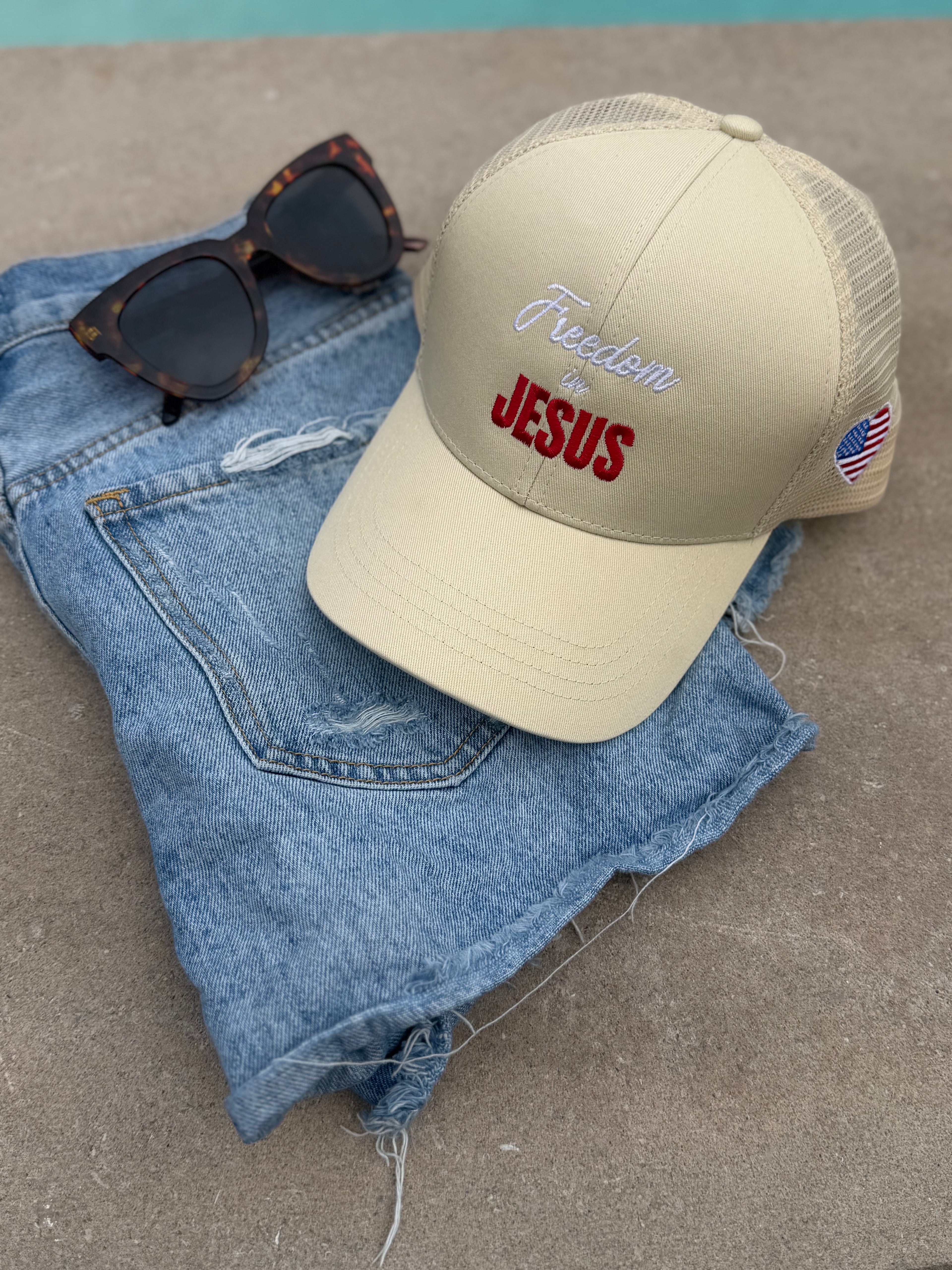 Freedom in Jesus Organic Cotton Trucker Hat – Oyster/Oyster