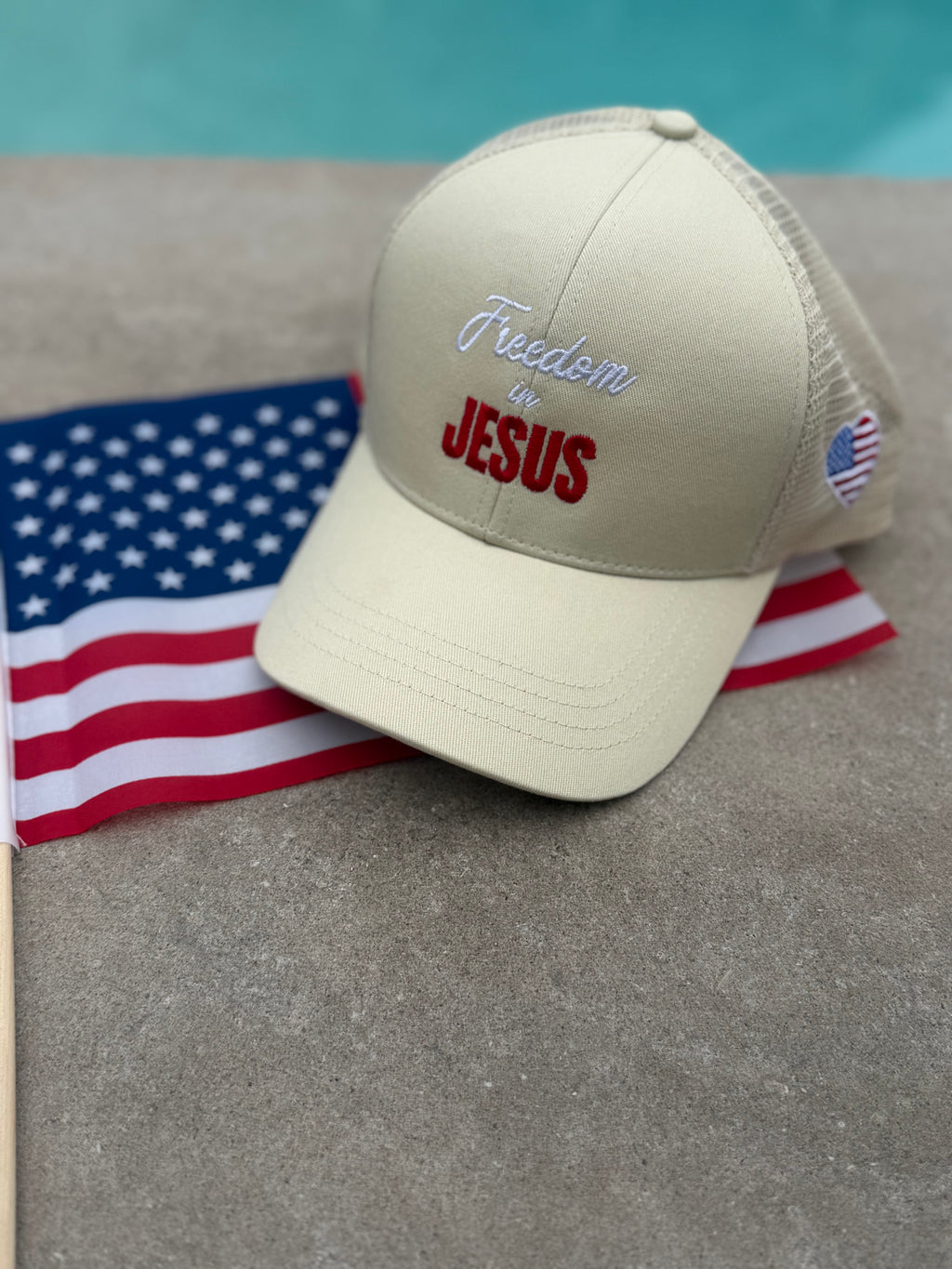 Freedom in Jesus Organic Cotton Trucker Hat – Oyster/Oyster